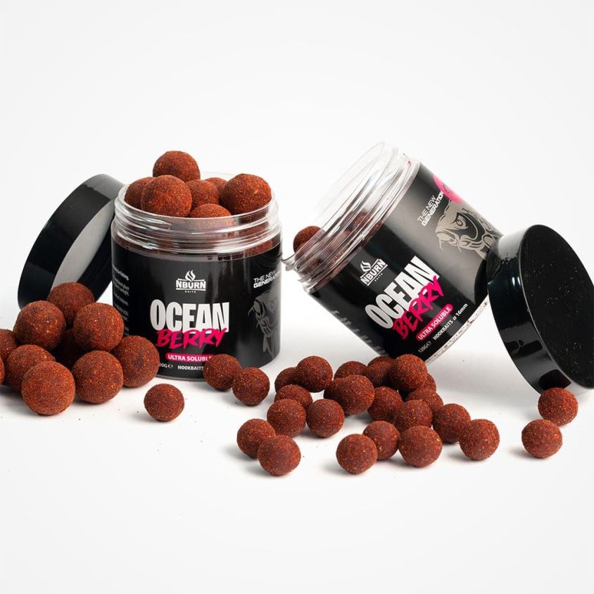 N Burn Ocean Berry Ultra Soluble 20mm – две отворени кутии с разпръснати hookbaits за шарански риболов
