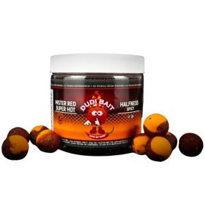Основен изглед на протеиновото топче Dudi Bait Pop Up Mister Red Super Hot Halfness Spicy 16mm 100g, със силен аромат на пикантна риба, идеално за улов на едри риби като шаран и амур.